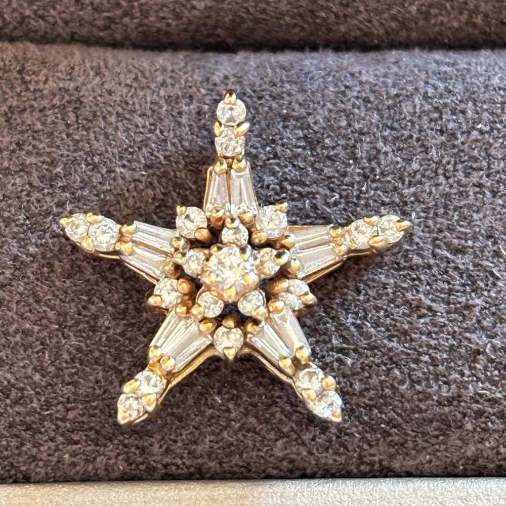 1ct natural white diamond star set in 14k YG. Large. Hidden bale. Unisex